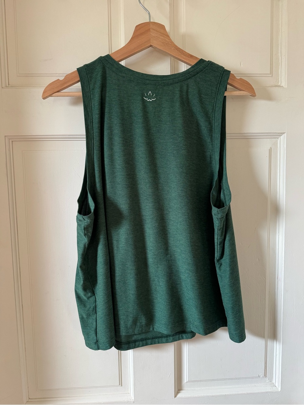 Beyond Yoga Classic Sleeveless Crewneck Tank Top in Forest Green Size L - Picture 3 of 8